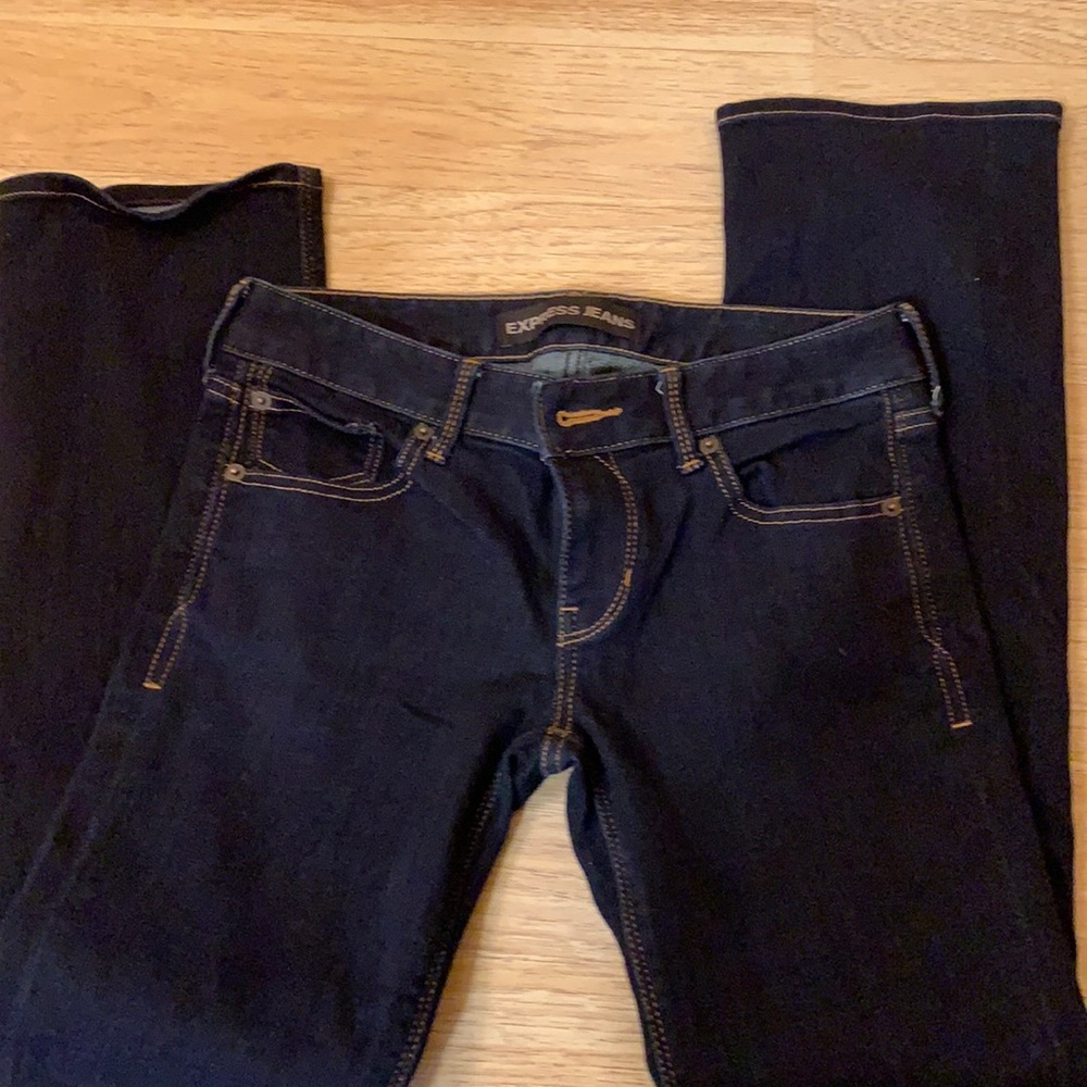 Express Jeans dark wash in excellent condition. Size 2 slim.